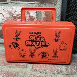 Six Flags Magic Mountain Plastic Lunch box 1985 Warner Bros, Inc.