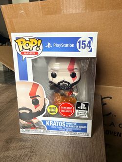 Kratos with blades of exclusive (GameStop)
