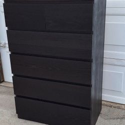 DRESSER WITH GLASS TOP 