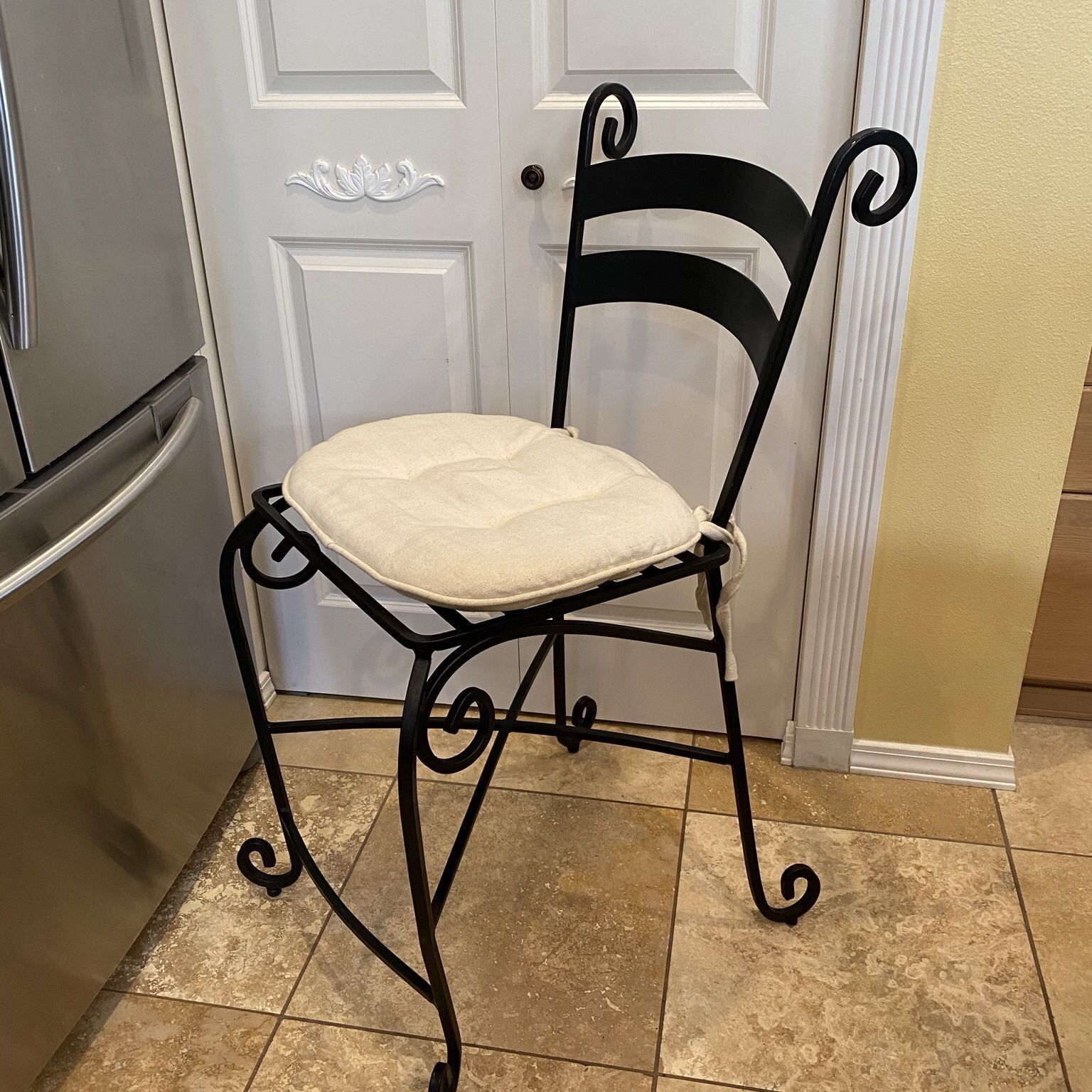 (2) IRON Kitchen BAR STOOLS -BLACK