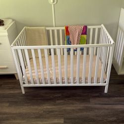 Wooden Crib - White