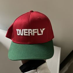 Helmet brand snapback cap featuring embroidered "OVERFLY"