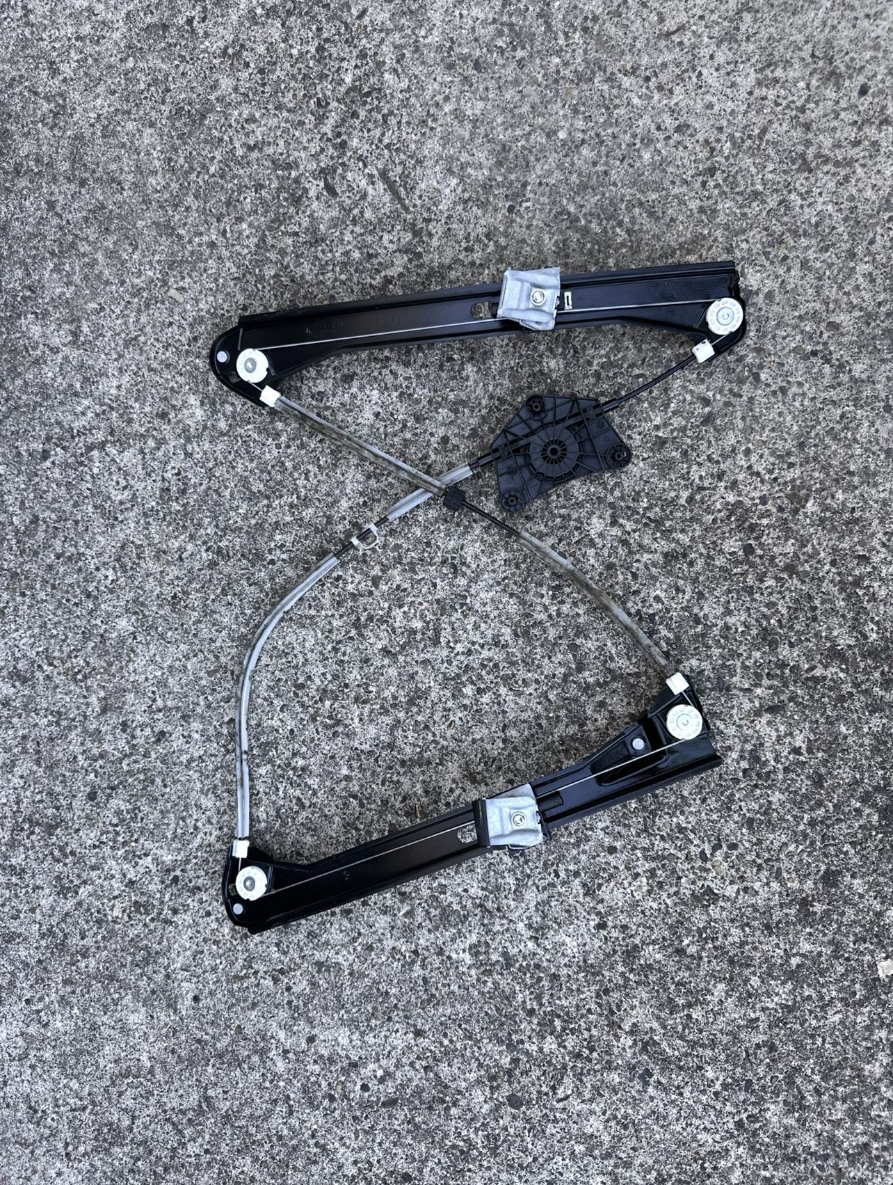 Volkswagen Passat Front Right Passenger Side Window Regulator