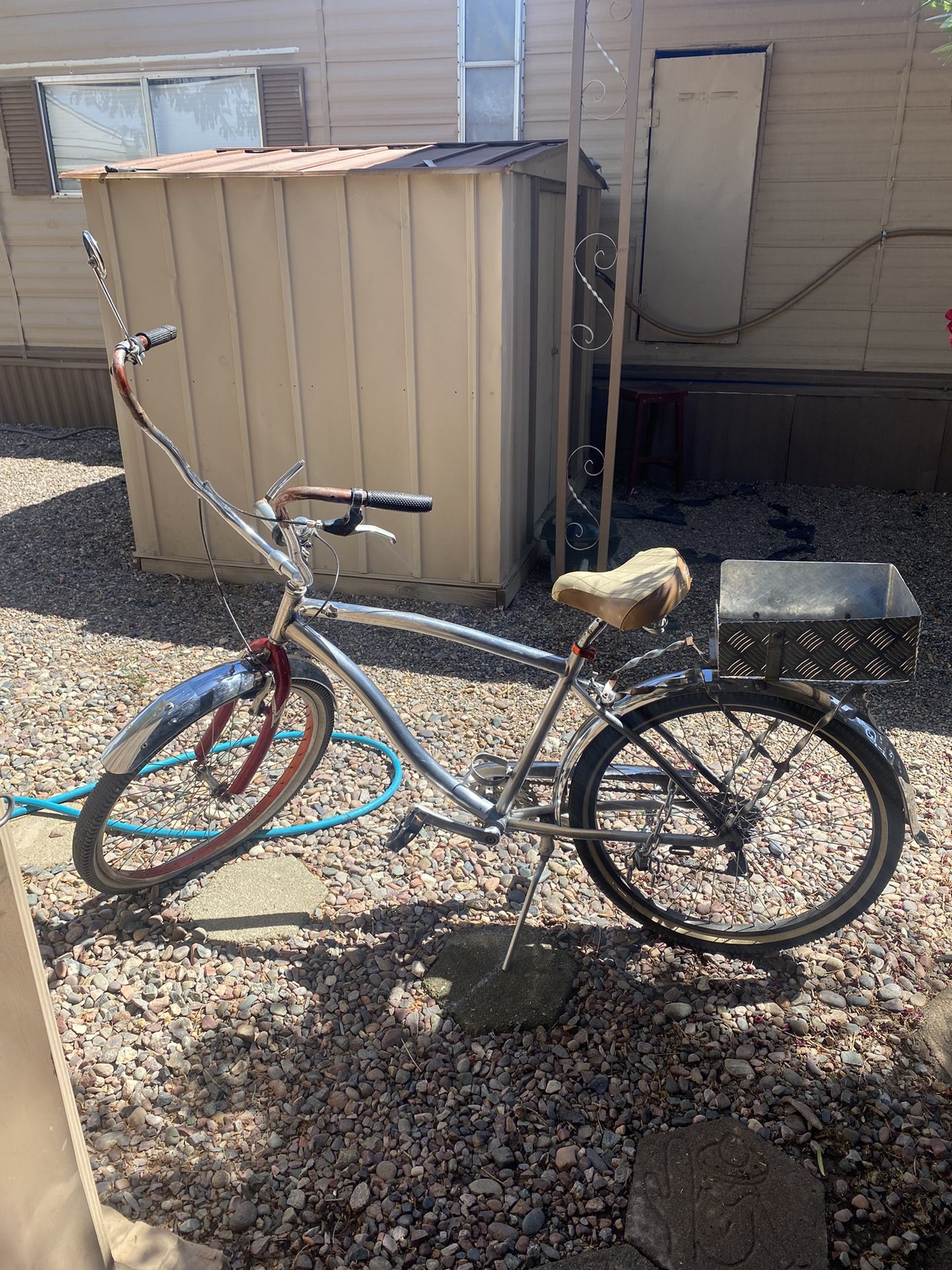 Chola bike with rack and gears works well, the tyres aren't very good, it needs tyres, that's the only thing it needs, size 26, I'm asking for $45, fi