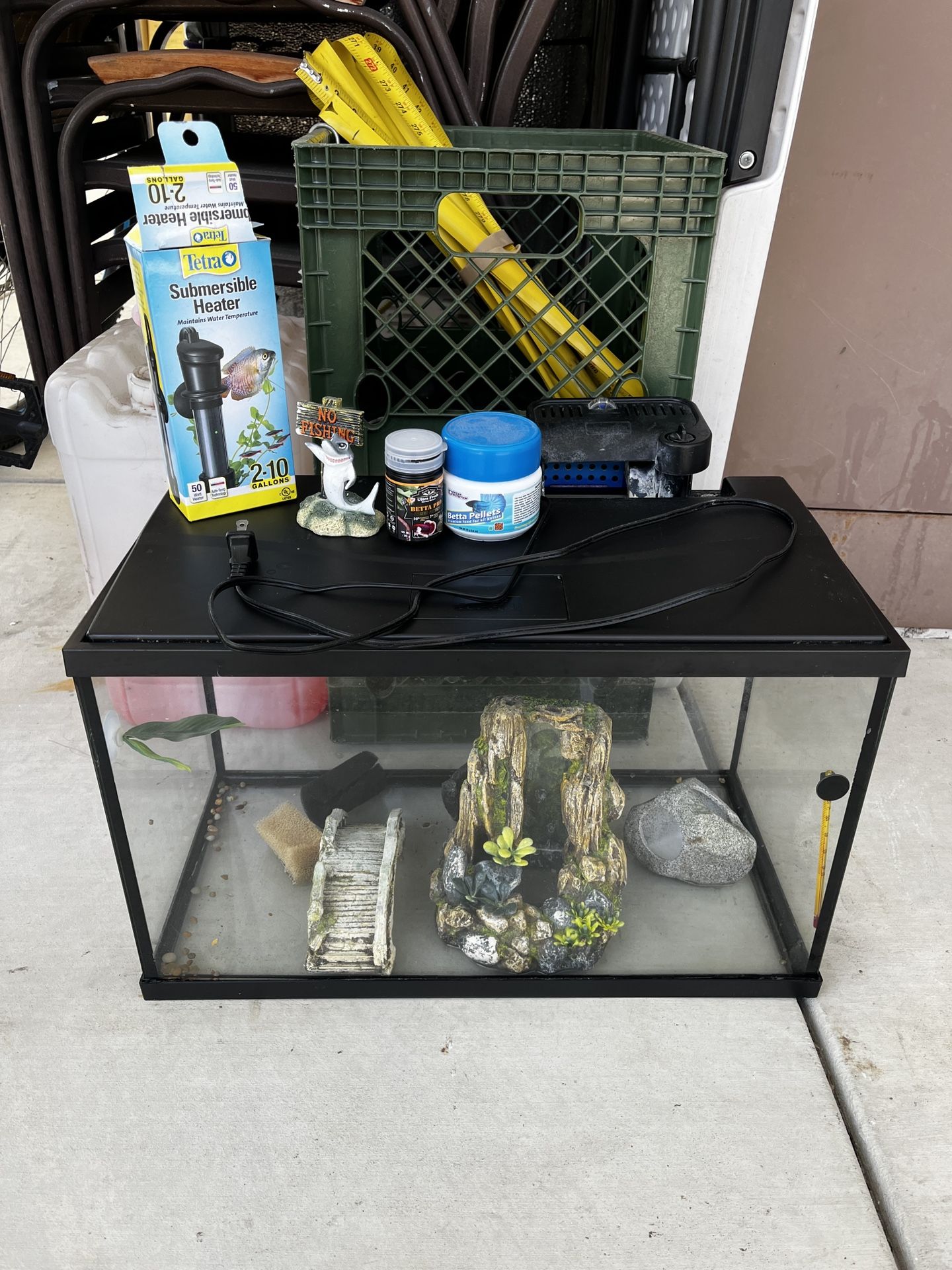 10 Gallon Tank + Acessories