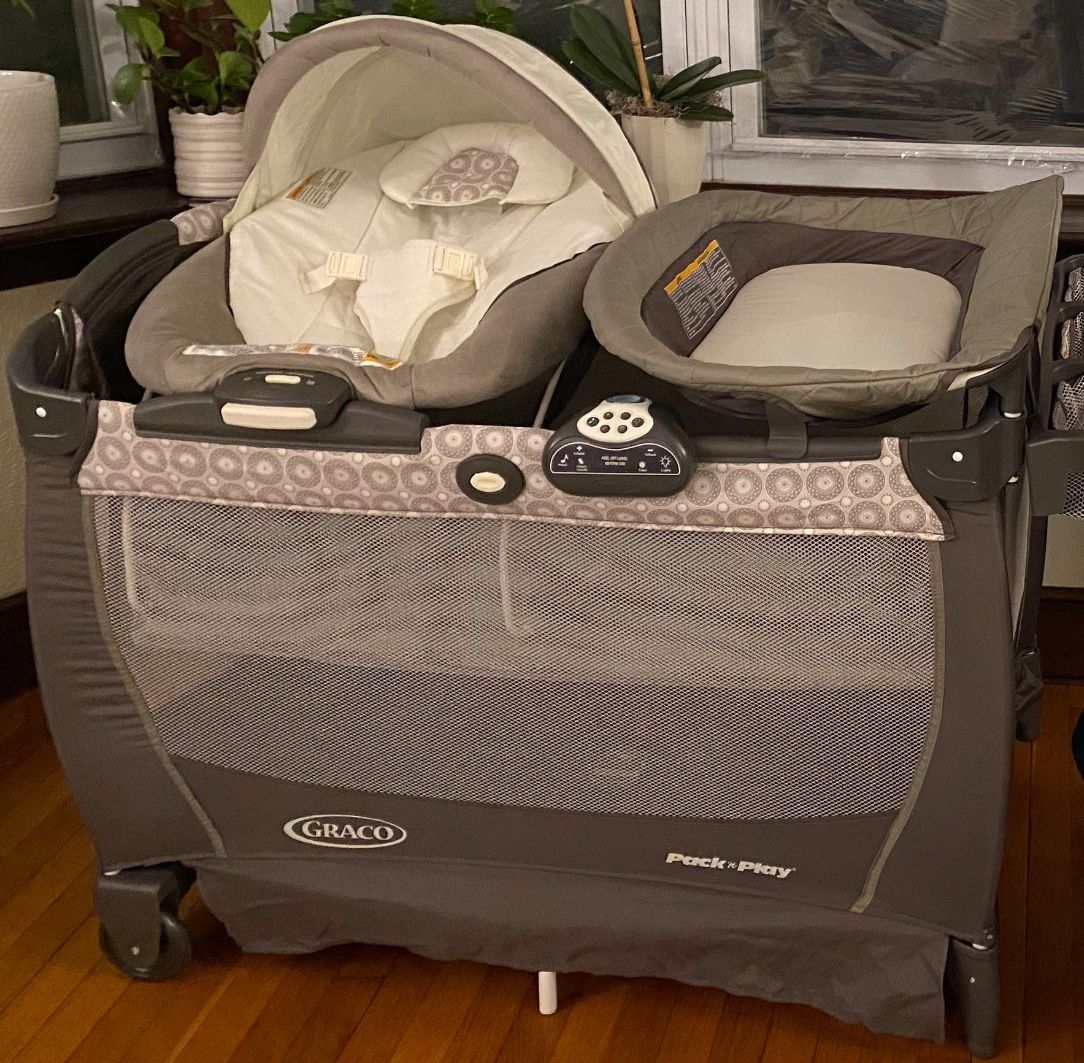 Graco Pack N Play Set