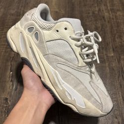 Yeezy 700 Analog