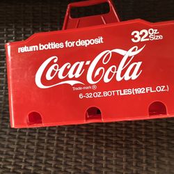 Vintage Plastic Coca Cola 32oz 6pk Caddy Carrier