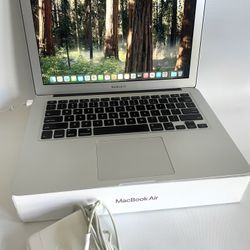 Macbook Air 13.3” i5 Laptop 2011 w/ Charger
