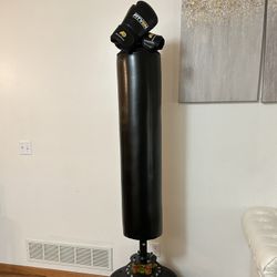 Freestanding Punching Bag with Boxing Gloves *BRAND NEW*