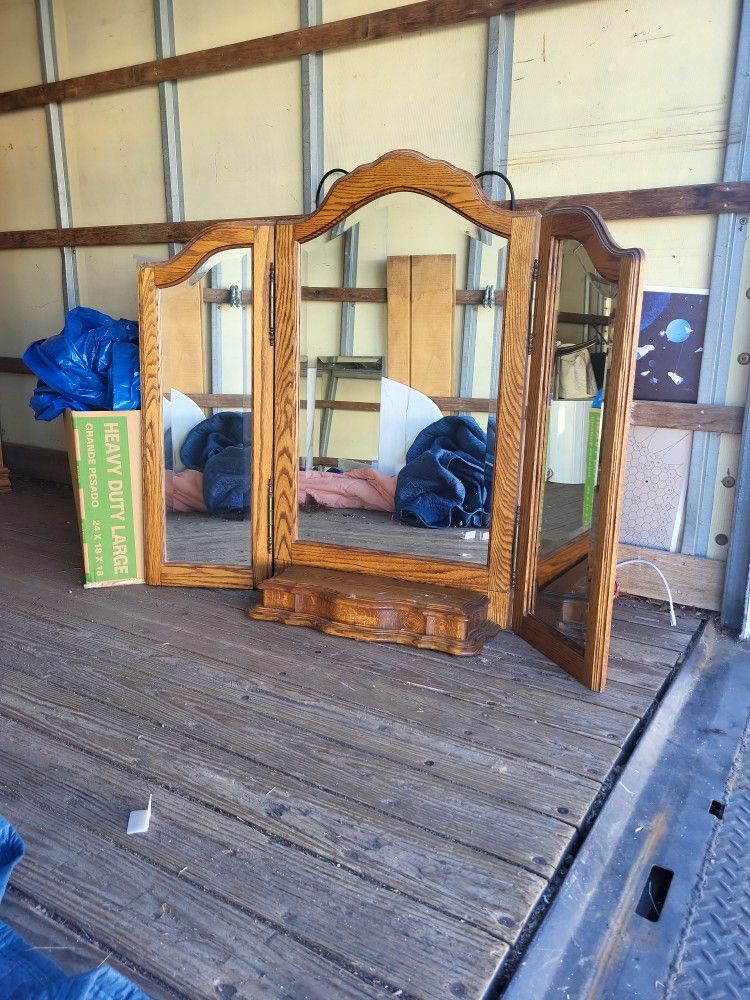 3 Mirror Adjustable Dresser Topper