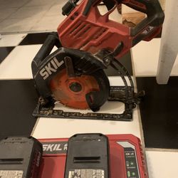 Skil Saw 7”1/4 Blede 20V Two Batteries GOOD CONDITION 