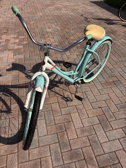 26” Women’s Schwinn Legacy Cruiser Bike