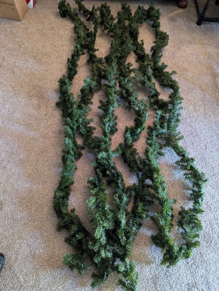 Six Holiday Garland 9 ft