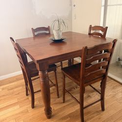 Wood Dinning Table w/4 Chairs