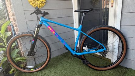 Two Marin Bikes / Bobcat Trail 3/ Blauw