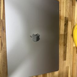 M2 2021 Apple MacBook Pro 16”