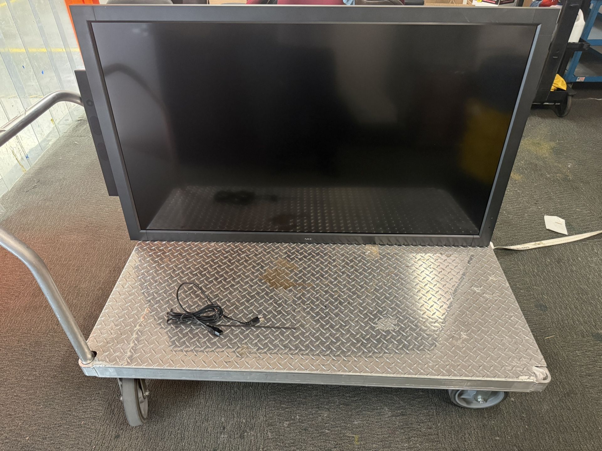 NEC MultiSync V652 display x2