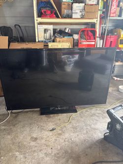 Real nice 6.5 inc smart 5k TV with remote
