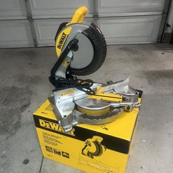 DEWALT 15 Amp Corded 10 in. Compound Single Bevel Miter Saw