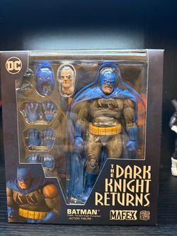 MAFEX Batman The Dark Knight Returns Action Figure