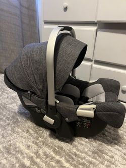 Nuna/Stokke Car seat