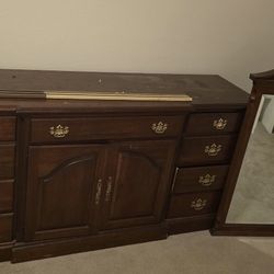 Dresser With Mirror