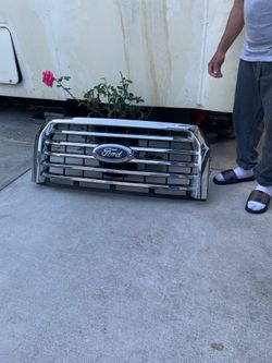OEM Ford F-250 F-350 Super Duty Chrome Front Grille (2017–2019)
