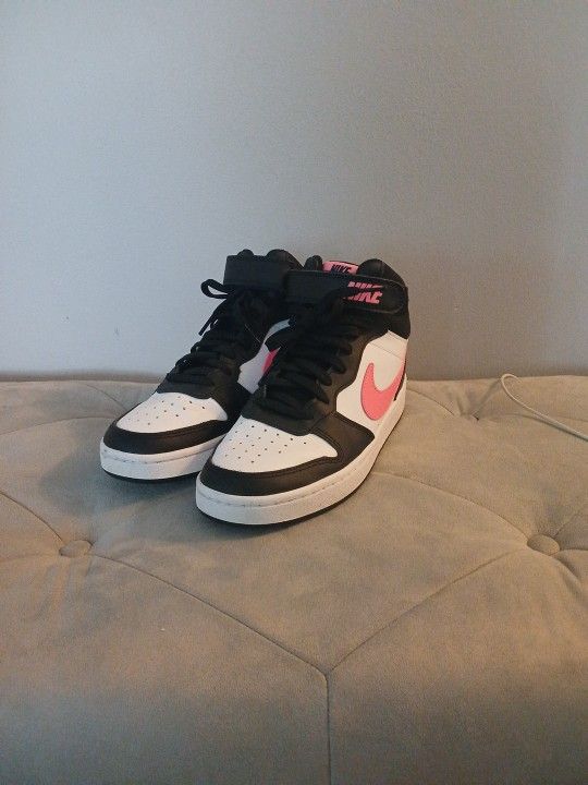 Nike Court Borough