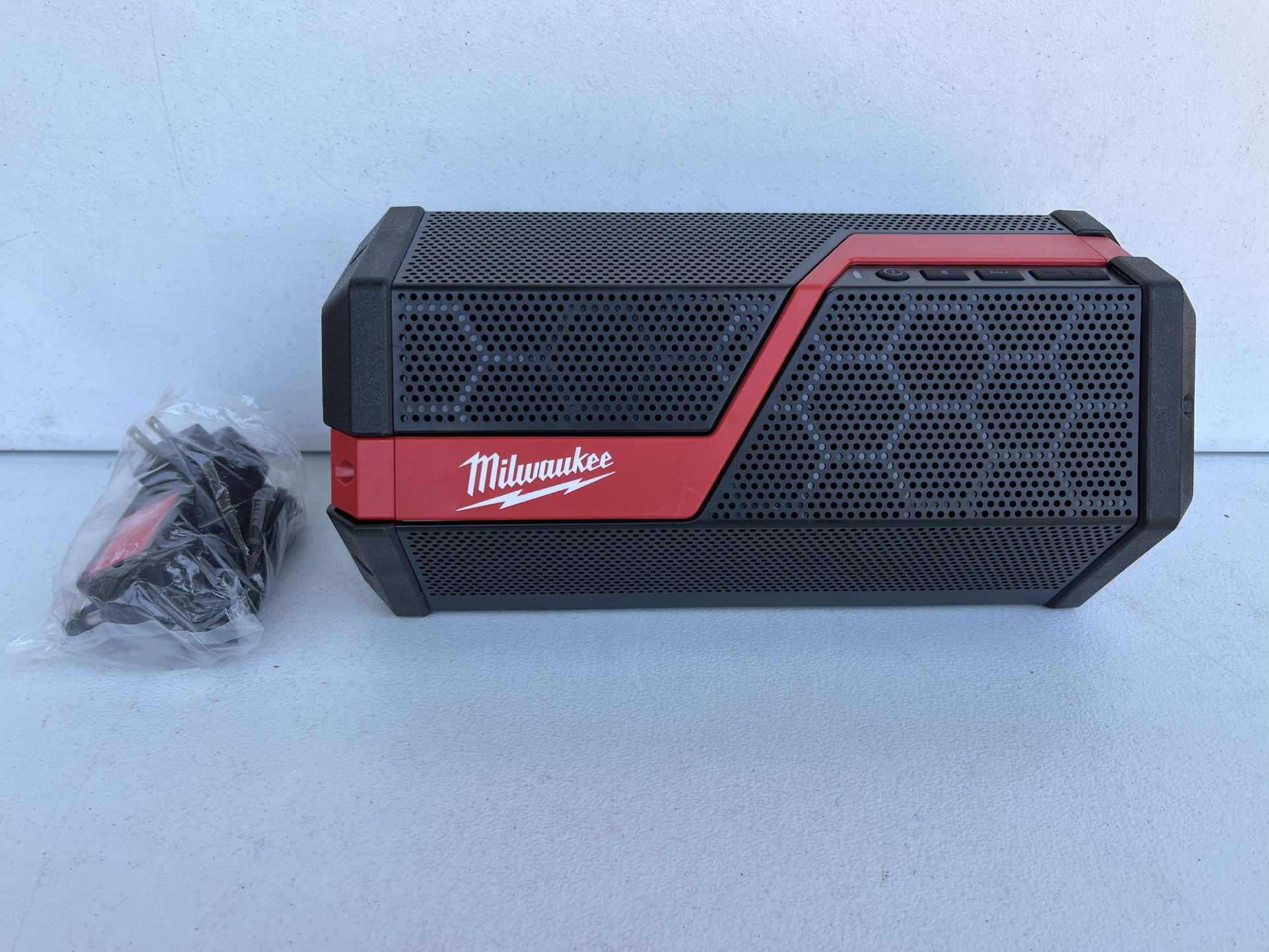 Milwaukee M18/M12 Lithium-Ion Cordless Wireless Jobsite Speaker