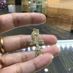 10k Gold Diamond Cuts Pendant ..