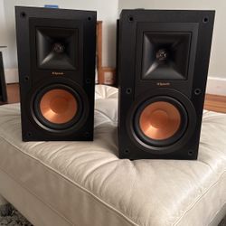 Bookshelves Speakers