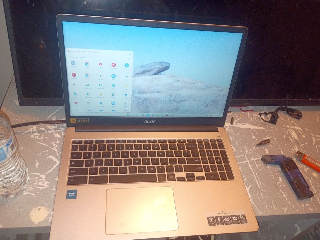 Beautiful 17in Laptop With Charger