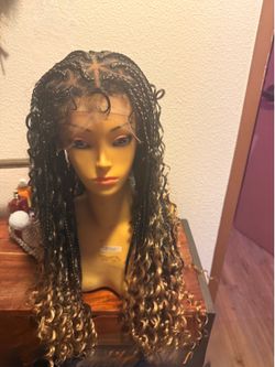 GET LACE WIG DONE ON A DEAL LACEWIG& SERVICE  125.00