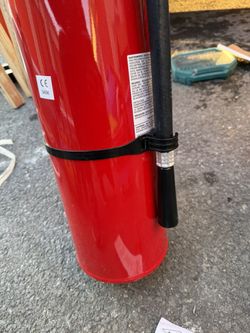 Amerex A411 20 lbs ABC Dry Chemical Fire Extinguisher with Wall Hanger