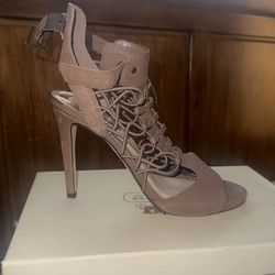 Vince Camuto Heel Size 6 1/2