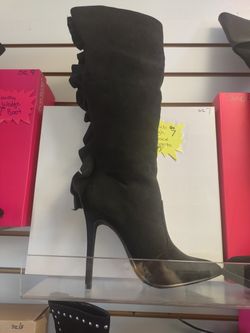 Ruffle Back Heeled Knee Hi Zipper Boot 7