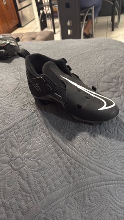 Shoes for football new