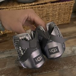 SILVER SPARKLE BABY BOOTIES 
