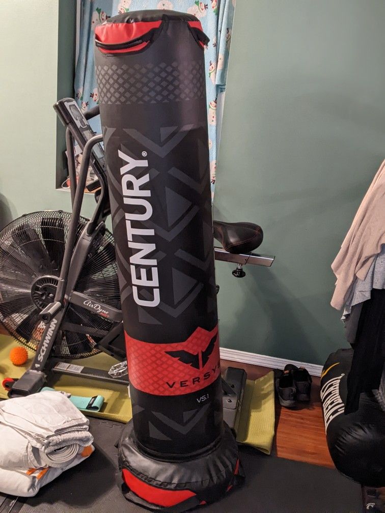 Century Versus Kickboxing Bag for Sale in Chicago, IL OfferUp