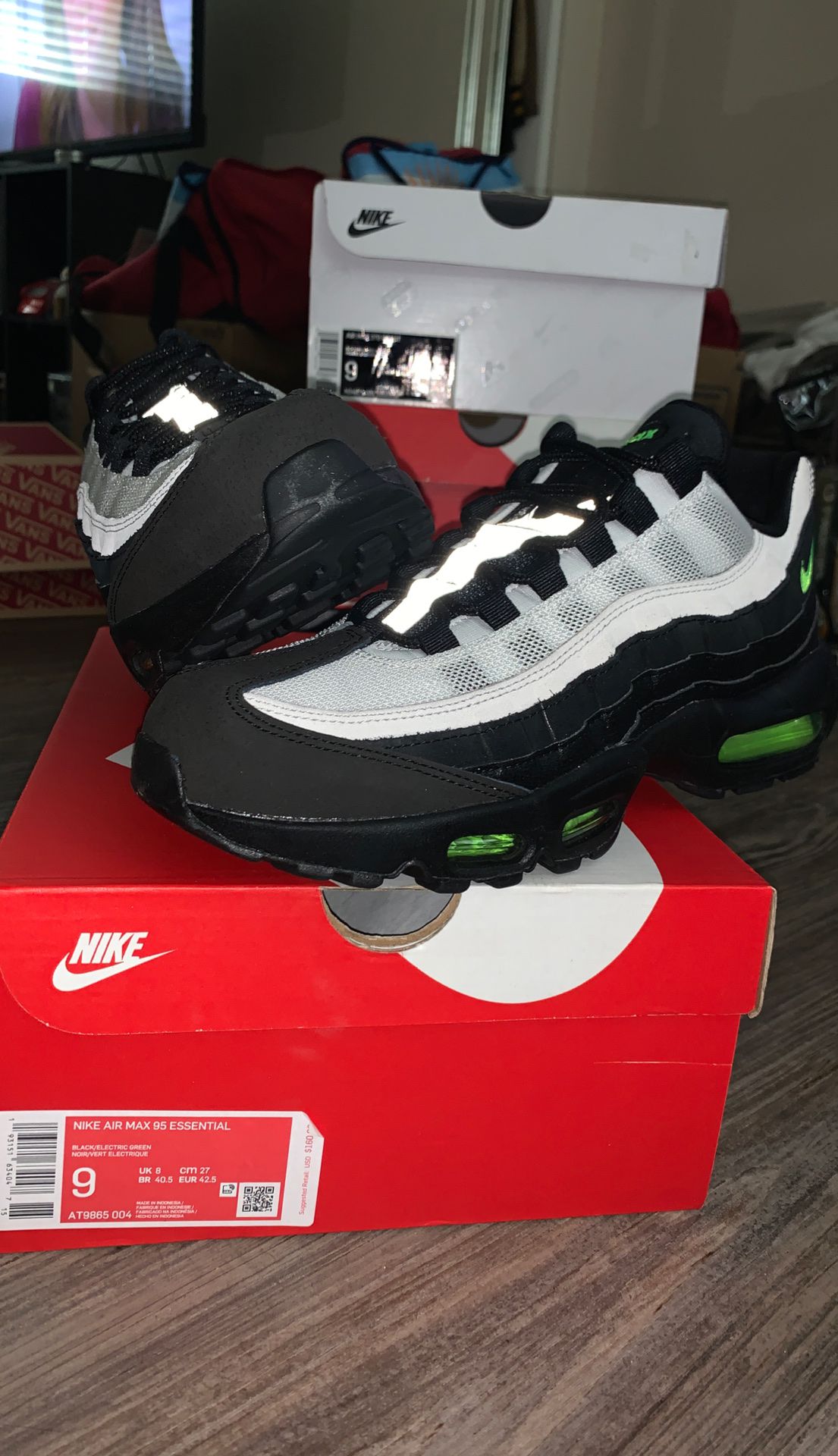 BRAND NEW NIKE AIR MAX 95 ESSENTIAL SIZE 9 SHOES