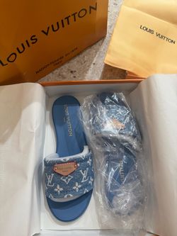 Lilly Slides LV 🔥