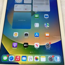 iPad 5th Generation WiFi 32GB Good Condition Unlocked 