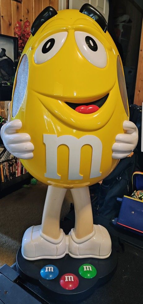 M&M Yellow Store Display