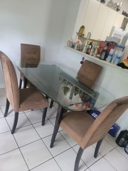 Dinning  room table