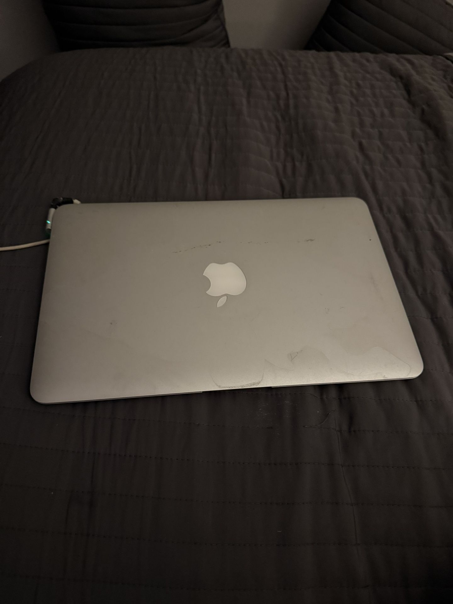 Apple MacBook Air 11inch Labtop
