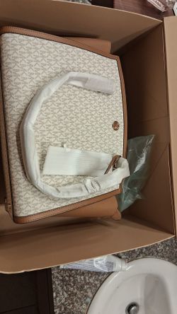 Michael kors purse with wallet