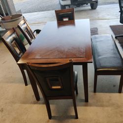 Dining Table And 4 Padded Chairs And Bench Set 