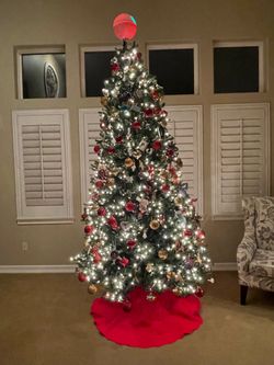 FREE Queen headboard, dresser & 9ft 🎄 tree