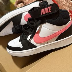 Nike Court Borough